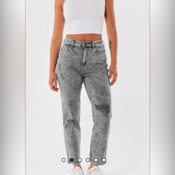 Hollister Ultra High Rise Gray Distressed Acid Wash Mom Jeans - Picture 6 of 7